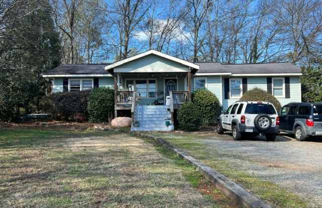 Cozy 4- bedroom house right by the loop! Gallery 3