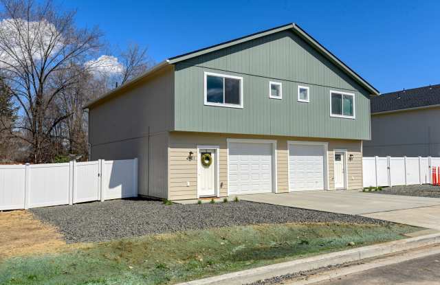 4913/4915 E 6th photos photos