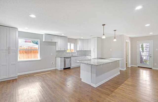 3831 Holliday Road Gallery 3