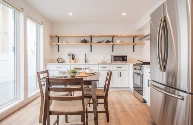 1651 W 37th Pl - Co-Living Housing Gallery 3