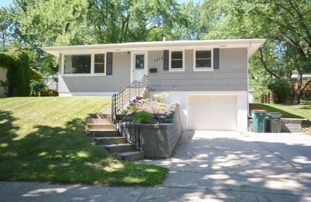 Beautifully updated home in desirable Country Club Manor location! photos photos