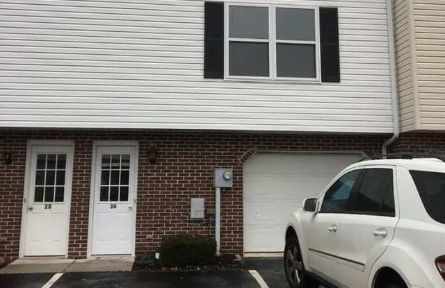 3 Bed 1 Bath Townhouse in Manchester York - 22 Pine Drive, York County, PA 17345