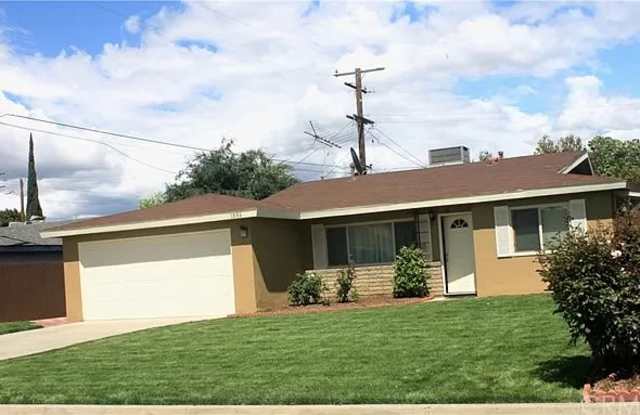 1669 Elm Street photos photos