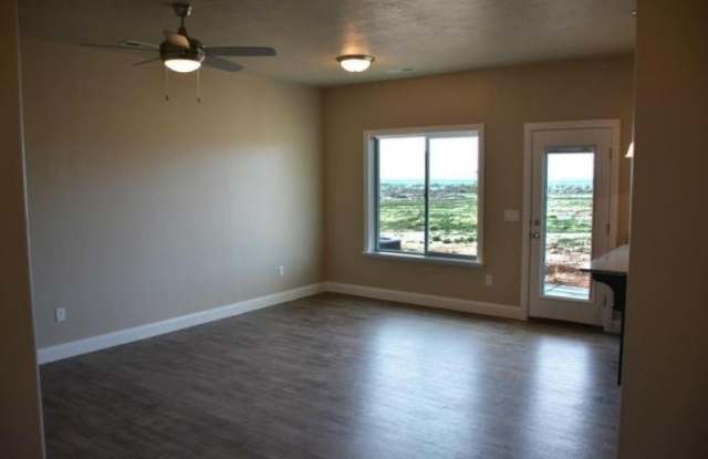 3 Bed 2.5 Bath - Great location - townhome on the north end of town. - 243 East 3025 North, Cedar City, UT 84721