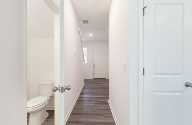Newly Constructed 3/2.5 Townhome w/ Private Patio and Garage! Gallery 4