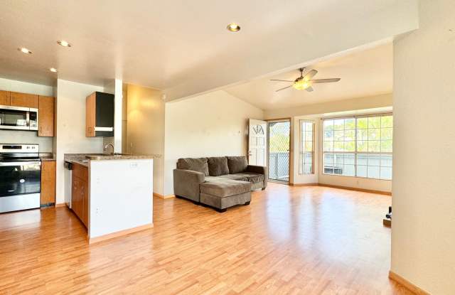 2 BED/2 BATH/2 PRKG + Washer/Dryer INSIDE unit Available Now!! Highly Desirable CROSSPOINTE (Halawa) photos photos
