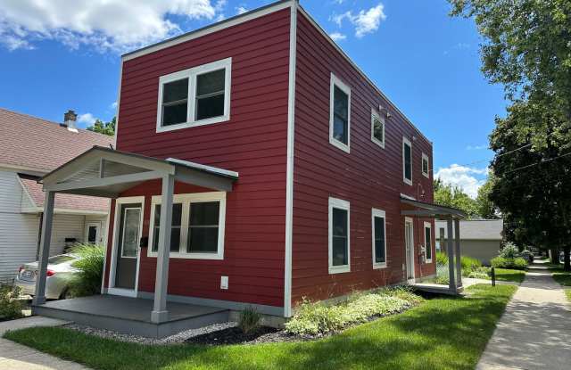 924 Dayton SW- Central air! Laundry! Lawn service included! photos photos