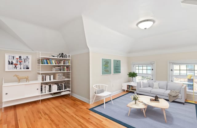 1376 N Williams St photos photos