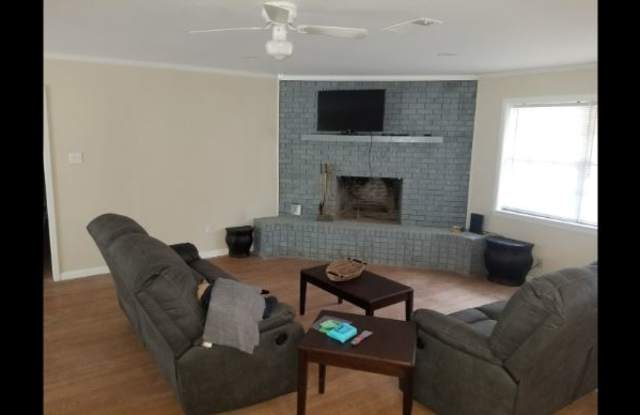 2617 Lakeway Dr Gallery 2