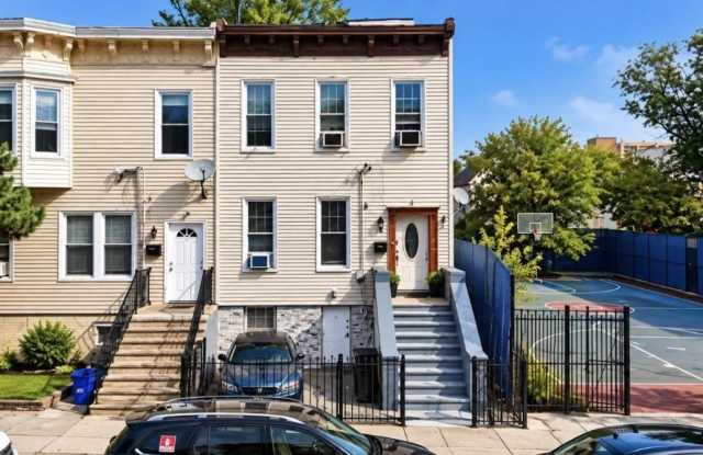 94 Van Nostrand Ave Gallery 1
