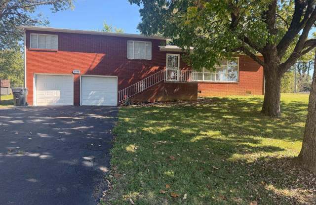 South Knoxville Charmer...3 bedroom, 1.5 bath basement rancher Gallery 1