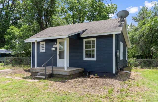 Charming 2 Bed, 1 Bath Home on Quiet Street – Freshly Remodeled photos photos
