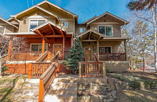 SOUGHT AFTER PENCE PLACE TOWNHOME; DUAL PRIMARY SUITES & SOLAR! MUST SEE!! photos photos