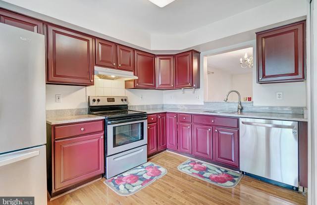 21203 COMFREY LANE Gallery 3