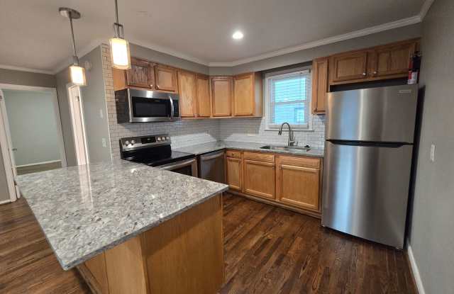 Charming 2 Bed 1 Bath Apartment | Hillsboro West-End Gallery 4