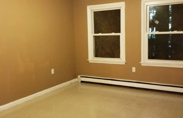 137 Arlington St Apt B Gallery 3