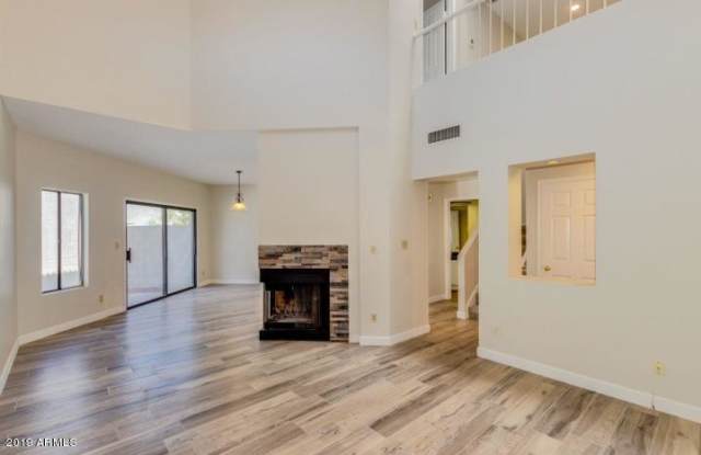 1078 E LOUIS Way Gallery 4