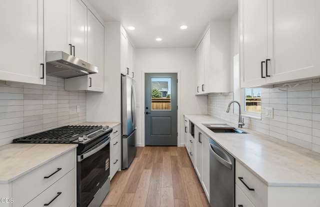 One bedroom cottage with office space | Available Now Gallery 3