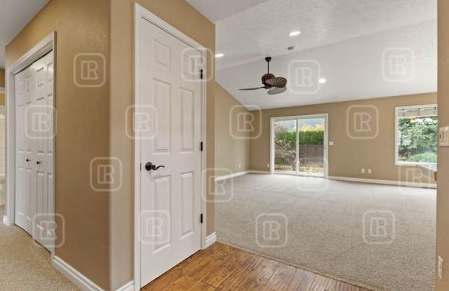 8311 North Parkside Drive Gallery 4