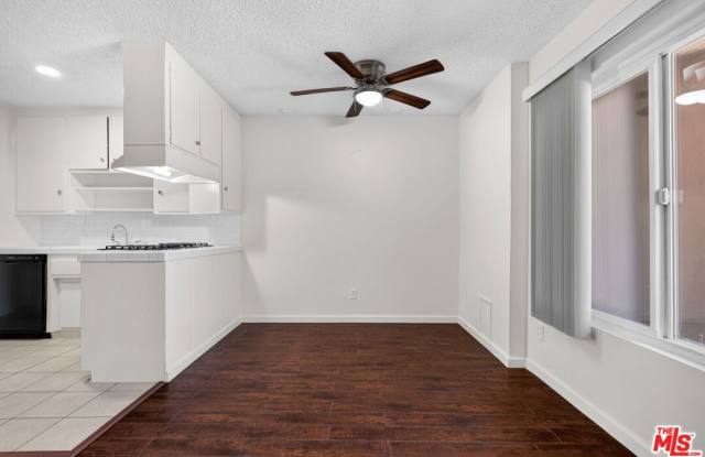 15540 Moorpark St Gallery 2