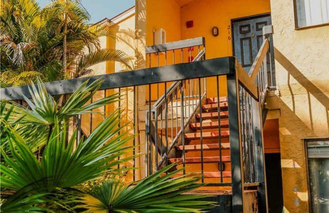 2835 Winkler Avenue photos photos