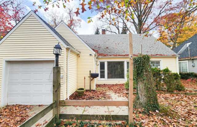 Move in ready! - 1042 Renfield Road, Cleveland Heights, OH 44121