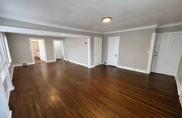 Upstairs 2-Bed, 1.5-Bath Duplex Gallery 4