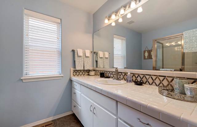 Available 11/2026-3bd, 2b Home near Greenbelt in Garden City Gallery 1