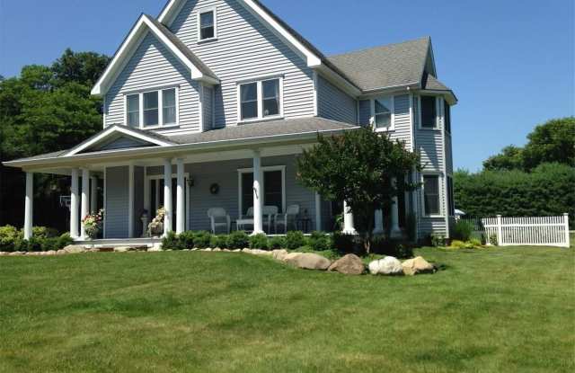 3965 Grand Ave - 3965 Grand Avenue, Mattituck, NY 11952