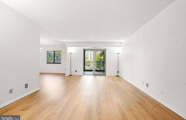 5902 MOUNT EAGLE Drive Gallery 4