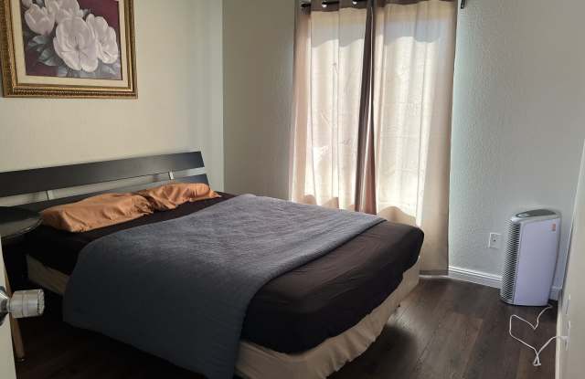 5747 Crescent Landing St Gallery 2