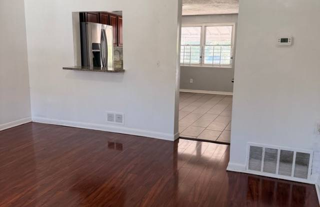 Townhouse FOR RENT Gallery 4