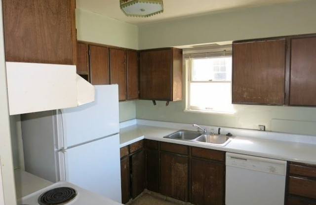 521 N Forest 6bd/2bath House w/2 kitchens! photos photos