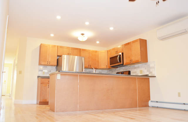 16 Peru St, Burlington, VT | Newly Renovated 5 Bedroom House with Garage | June 2027 photos photos