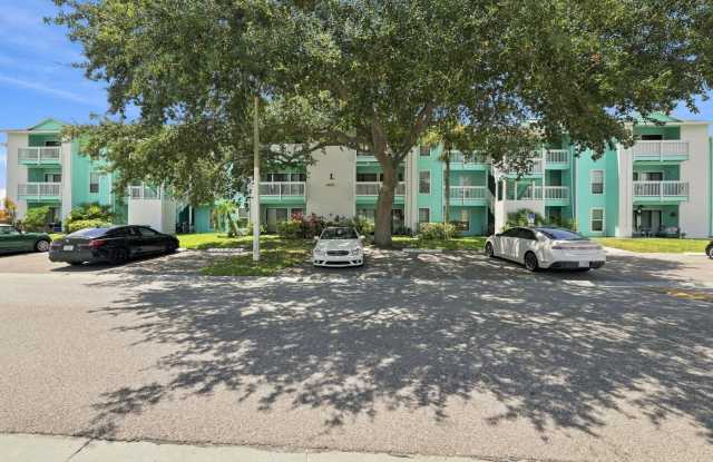 2bd/2ba Ground Floor Unit in the Harbor Club Condominiums in Palm Harbor! Gallery 1