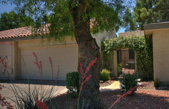 7607 E BONNIE ROSE Avenue Gallery 2