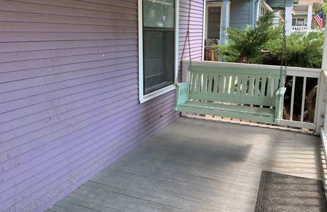 Beautiful 5 Bedroom, 2 Bath in Prime Location Near Campus- FIRST MONTH FREE! Gallery 4