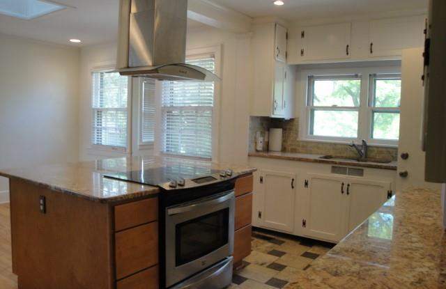 3634 Eastway Drive Gallery 3