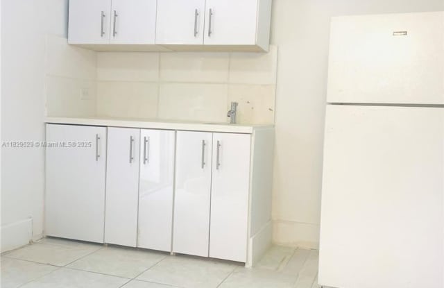 613 Sharar Ave photos photos