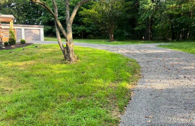 Private retreat in Cranberry offering 3 bedrooms, 2-bathrooms Gallery 3
