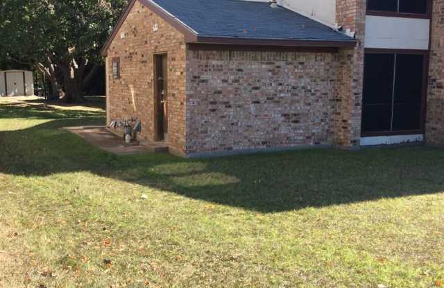 Three Oaks Apartments Gallery 2