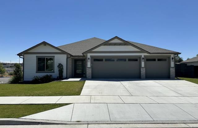 Stunning 4-Bedroom Home with Breathtaking Pasture Views for Lease – 1,990 sq ft photos photos