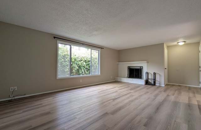 Bright 3 bedroom/ 1 bathroom Duplex with a fireplace and covered parking! photos photos