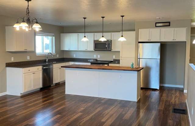Beautiful 4 bedroom, 3 bathroom home in Palouse Gallery 4