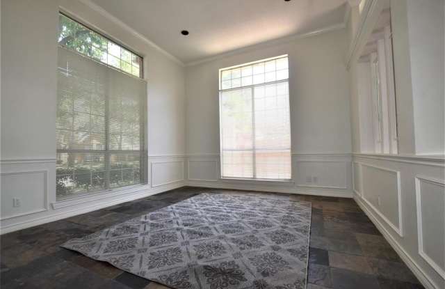 11005 Hermitage Lane Gallery 3
