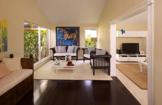 5631 SW 58th Ct Gallery 4