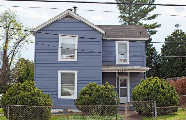 Pet-Friendly Woolen Mills Home Near Local Favorites photos photos