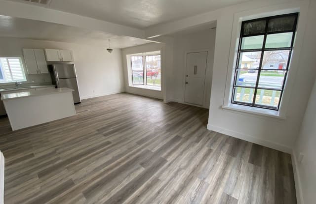 921 W 300 S Gallery 4