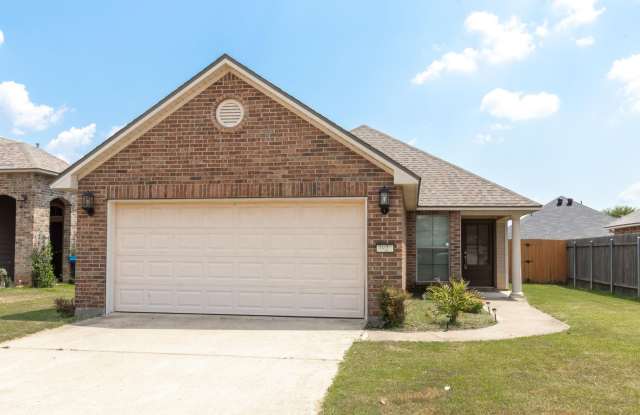 Move-in Ready 3 bed/ 2 bath home in Legacy - 3829 Pickering Pass Drive, Bossier County, LA 71111