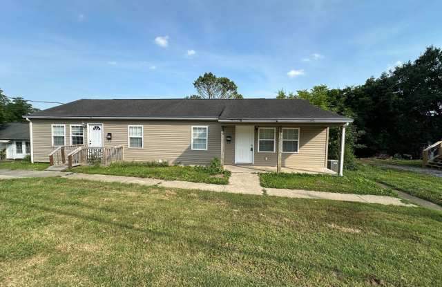 Stunning Original Hardwoods & Seamless Single-Level Living in Oak Ridge! photos photos